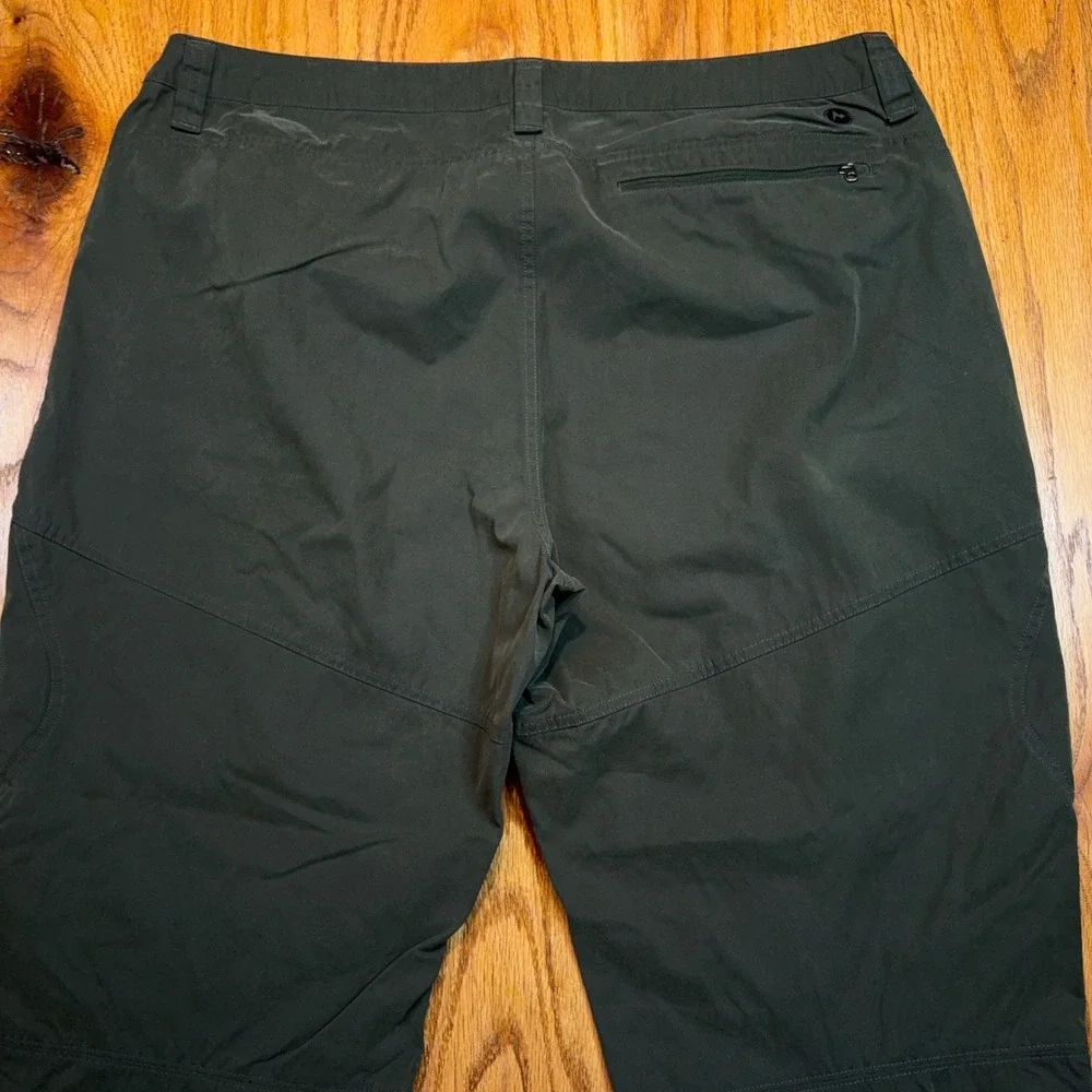 Marmot blend zippered feature